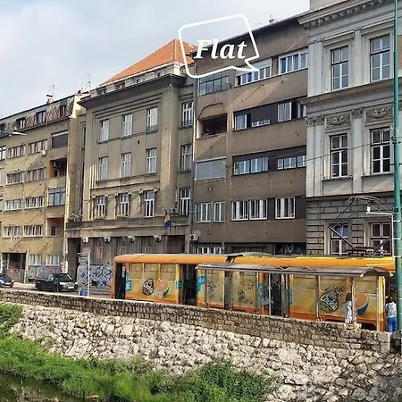 Drvenija Apartment *